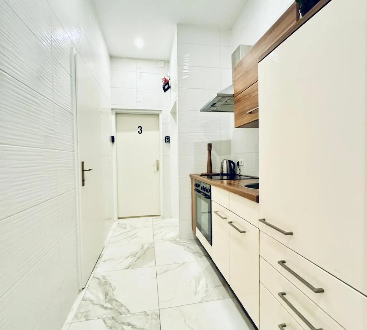 3Br Apartment 10-Min To Kaufpark Alterlaa فيينا النمسا