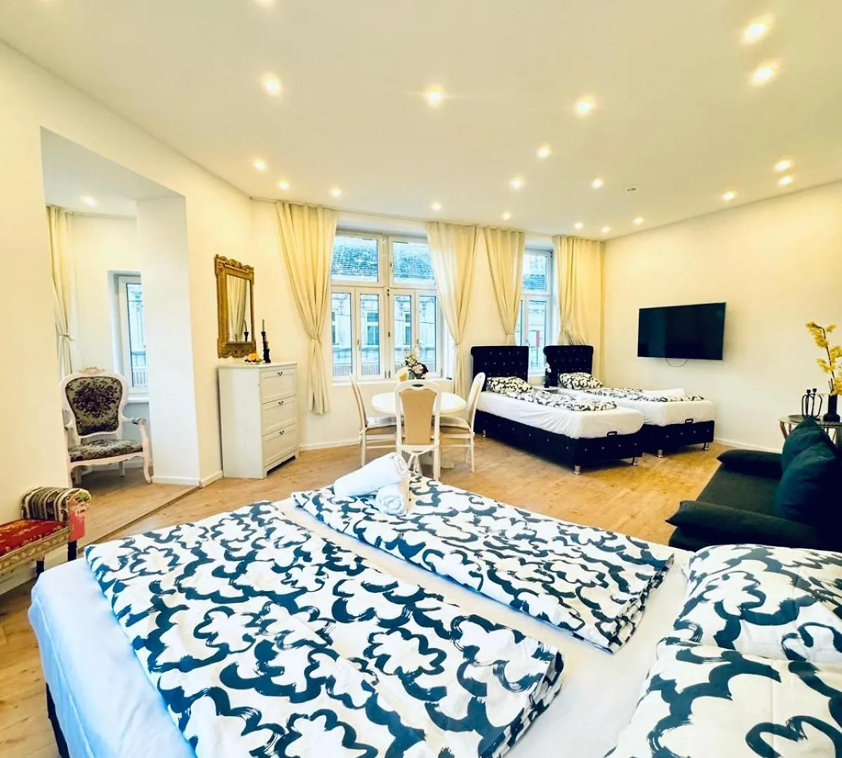 3Br Apartment 10-Min To Kaufpark Alterlaa Vienna 0*,  Austria